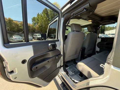 Used 2008 Jeep Wrangler Unlimited Rubicon w/ Dual Top Group AWD/4WD image 16