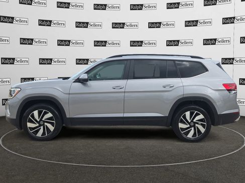 Used 2025 Volkswagen Atlas SE FWD image 3