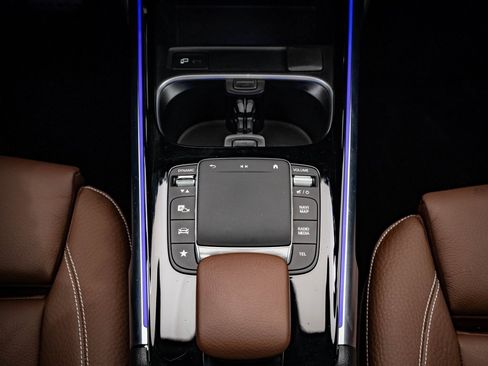 Certified 2023 Mercedes-Benz GLB 250 4MATIC image 37