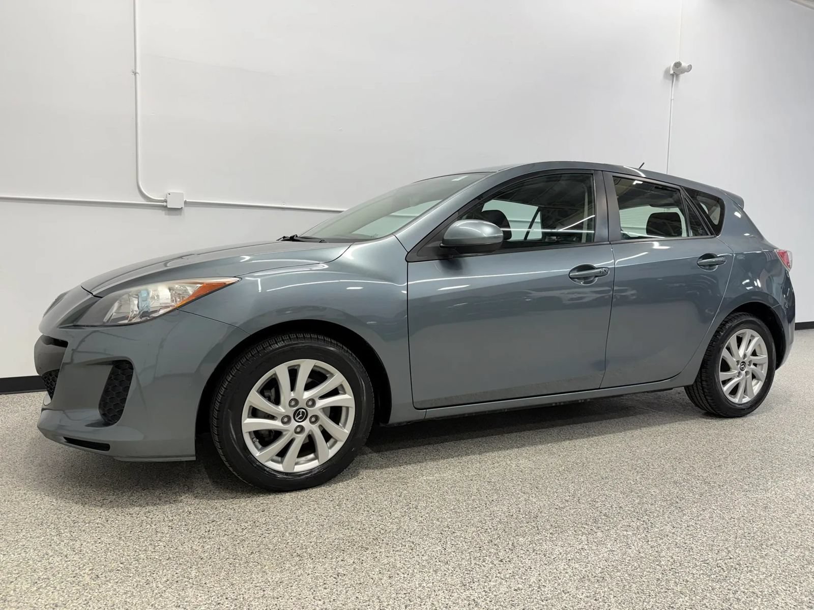 Used 2013 MAZDA MAZDA3 i Touring FWD image 2