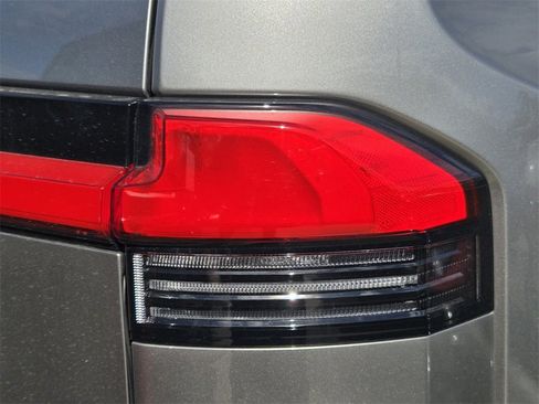 Used 2024 Lexus GX 550 image 5