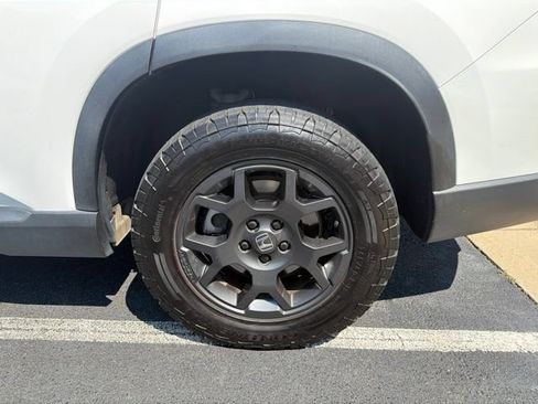 Used 2025 Honda Pilot TrailSport image 12