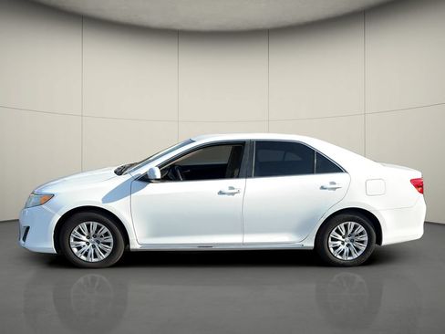 Used 2012 Toyota Camry LE FWD image 4