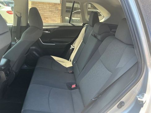 Used 2021 Toyota RAV4 XLE FWD image 10