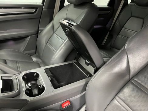 Used 2022 Porsche Cayenne Platinum Edition AWD/4WD image 36
