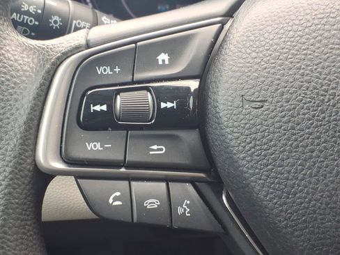 Used 2018 Honda Accord EX image 32