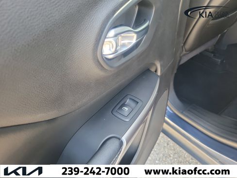 Used 2019 Jeep Cherokee Latitude Plus FWD image 13