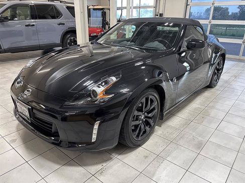 Used 2018 Nissan 370Z Touring RWD image 1