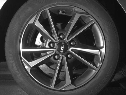 Used 2024 Kia Forte LXS FWD image 15
