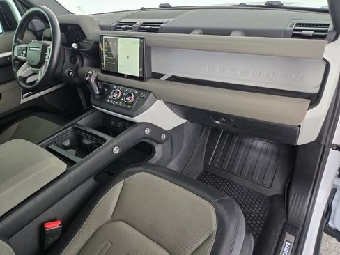 Used 2022 Land Rover Defender 110 X-Dynamic SE AWD/4WD image 18