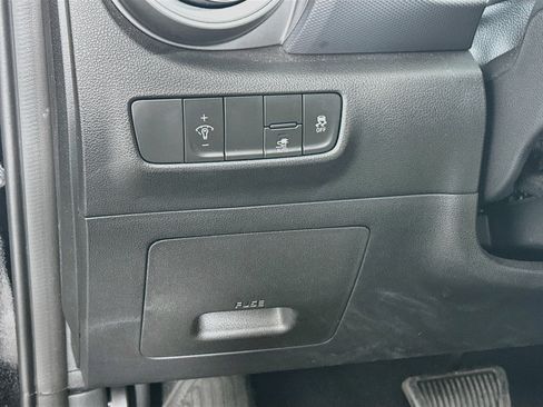 Used 2023 Hyundai Kona SE FWD image 17