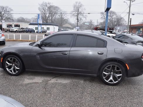 Used 2015 Dodge Charger SE image 10
