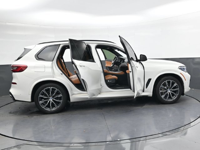 Used 2019 BMW X5 xDrive40i w/ M Sport Package AWD/4WD image 35