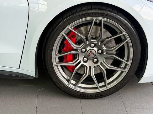 Used 2024 Chevrolet Corvette Z06 RWD image 9