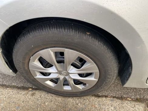 Used 2018 Toyota Corolla L image 24