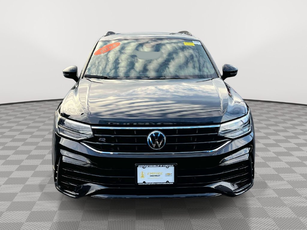 Used 2024 Volkswagen Tiguan SE R-Line AWD/4WD image 2