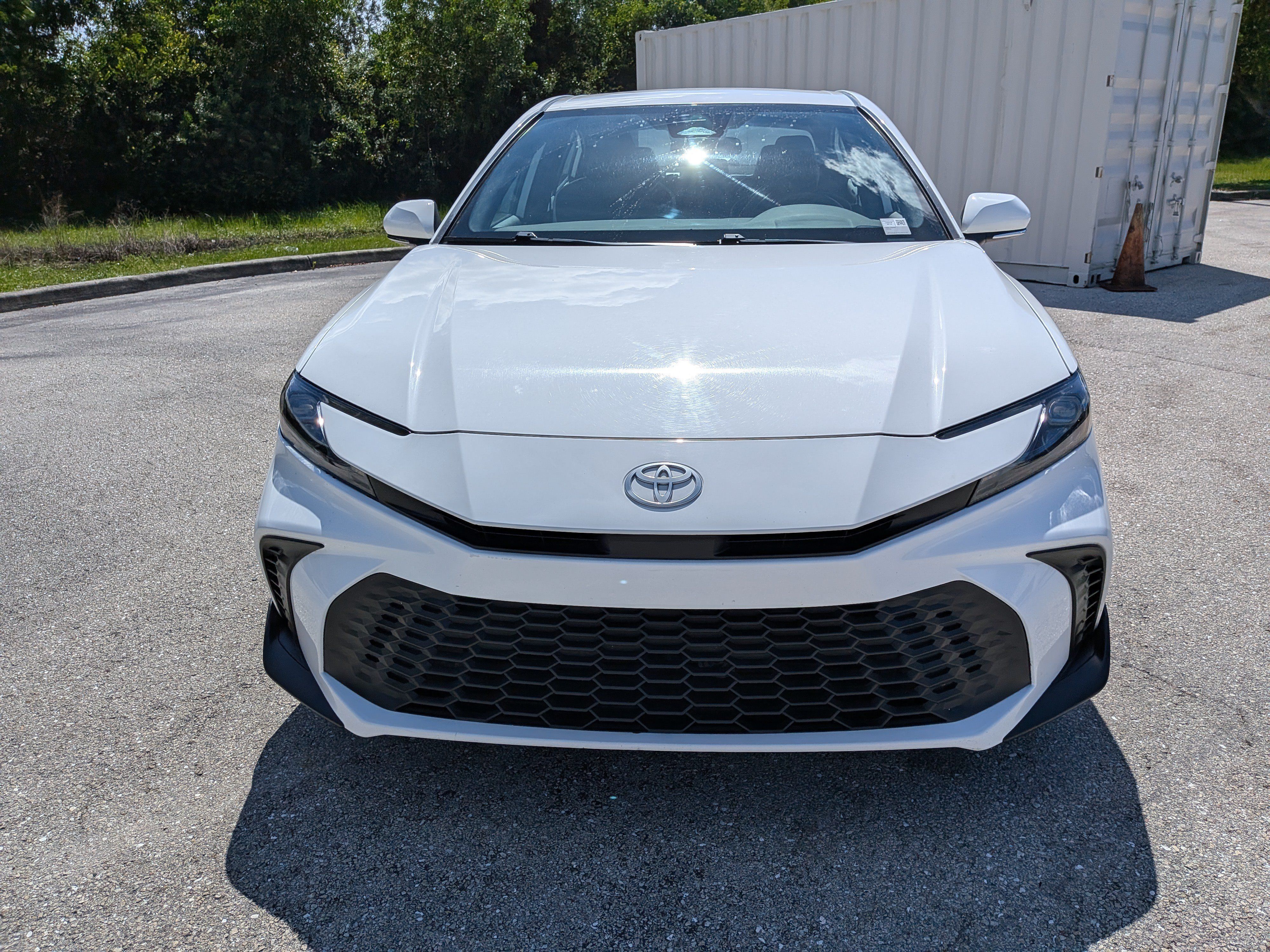 Used 2025 Toyota Camry SE FWD image 9