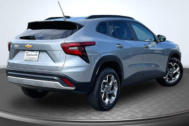 Used 2025 Chevrolet Trax LT FWD image 6
