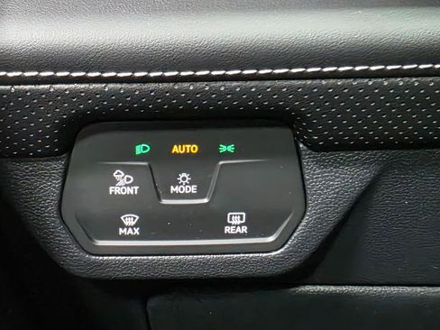 Used 2024 Volkswagen Atlas SE image 42