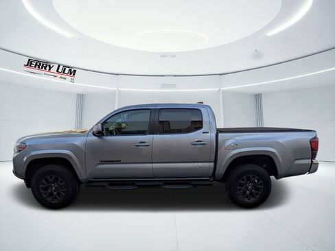 Used 2021 Toyota Tacoma SR5 RWD image 6