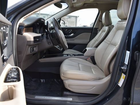 Used 2022 Lincoln Corsair Reserve w/ Equipment Group 201A image 8