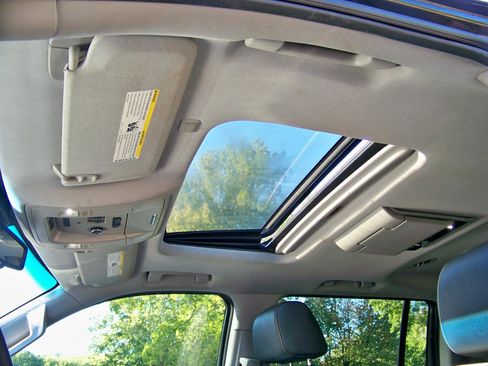 Used 2015 Chevrolet Suburban LTZ image 26