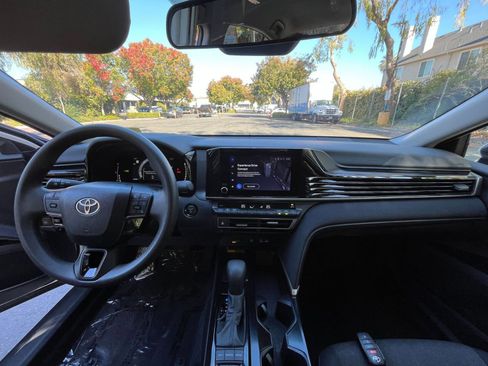 Used 2025 Toyota Camry LE image 32