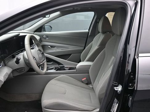 Used 2024 Hyundai Elantra SEL w/ Convenience Package FWD image 10