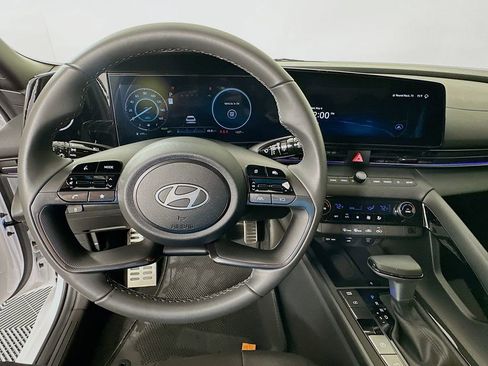 Certified 2025 Hyundai Elantra SEL FWD image 11