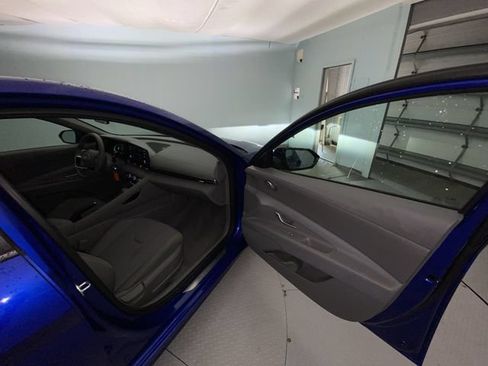 Used 2025 Hyundai Elantra SE FWD image 23