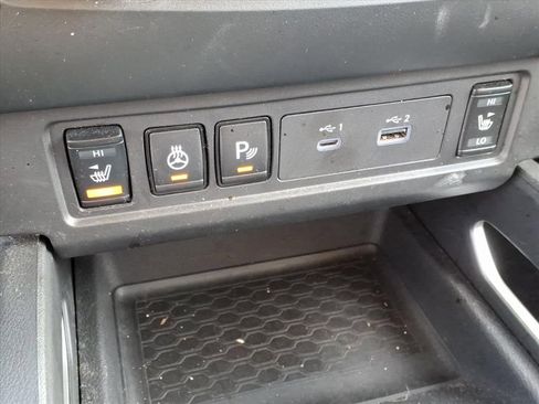 Used 2022 Nissan Frontier SV image 17