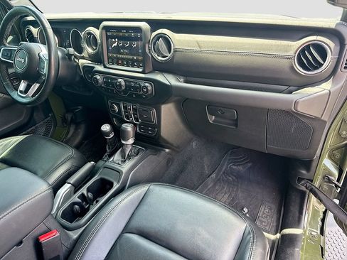 Used 2022 Jeep Wrangler Unlimited Sahara w/ Cold Weather Group AWD/4WD image 33
