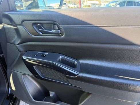 Used 2023 Nissan Pathfinder SV image 14