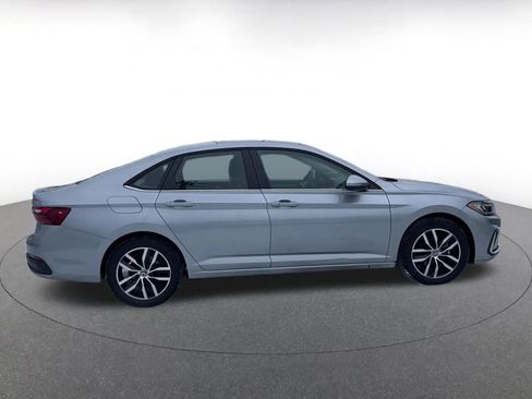 Used 2025 Volkswagen Jetta SE image 16