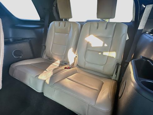 Used 2016 Ford Explorer XLT w/ Equipment Group 202A AWD/4WD image 30