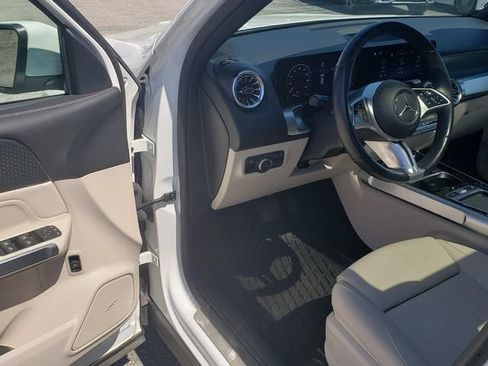 Used 2024 Mercedes-Benz GLB 250 4MATIC image 12