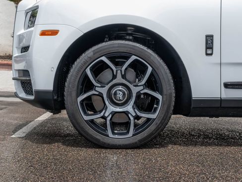 Used 2022 Rolls-Royce Cullinan Black Badge w/ Dark Exterior Package AWD/4WD image 12