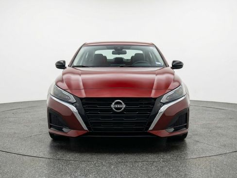 Used 2025 Nissan Altima 2.5 SV image 2