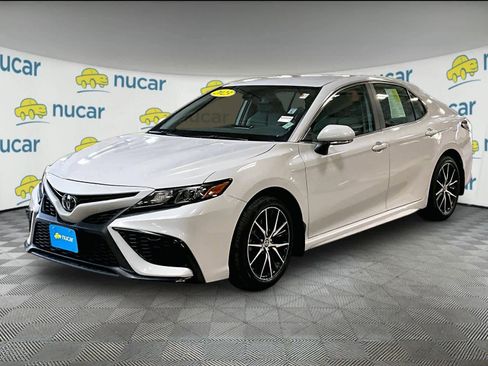 Used 2023 Toyota Camry SE w/ Convenience Package image 3