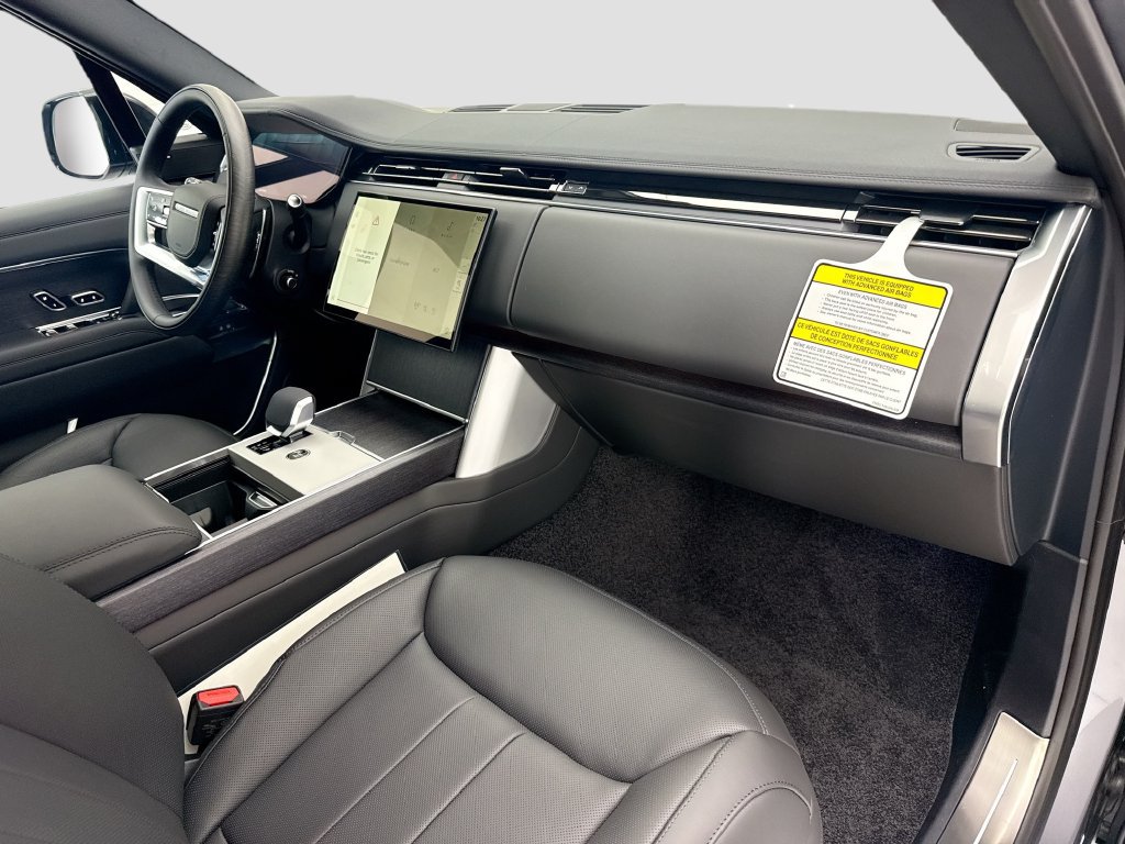 New 2026 Land Rover Range Rover Long Wheelbase SE AWD/4WD image 16