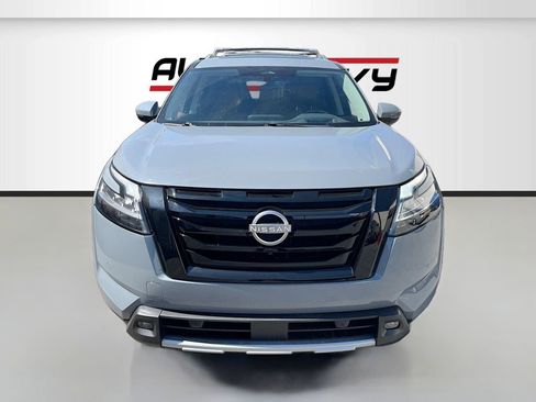 Used 2023 Nissan Pathfinder Platinum image 2