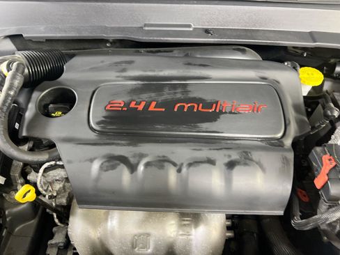 Used 2022 Jeep Compass Latitude w/ Sun and Sound Group AWD/4WD image 28