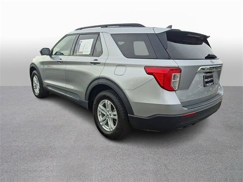 Used 2022 Ford Explorer XLT image 6
