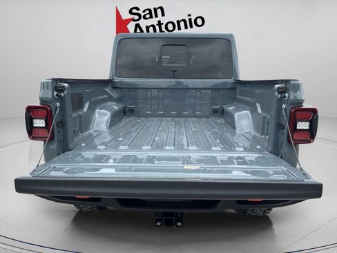 Certified 2025 Jeep Gladiator Mojave w/ Convenience Group AWD/4WD image 18