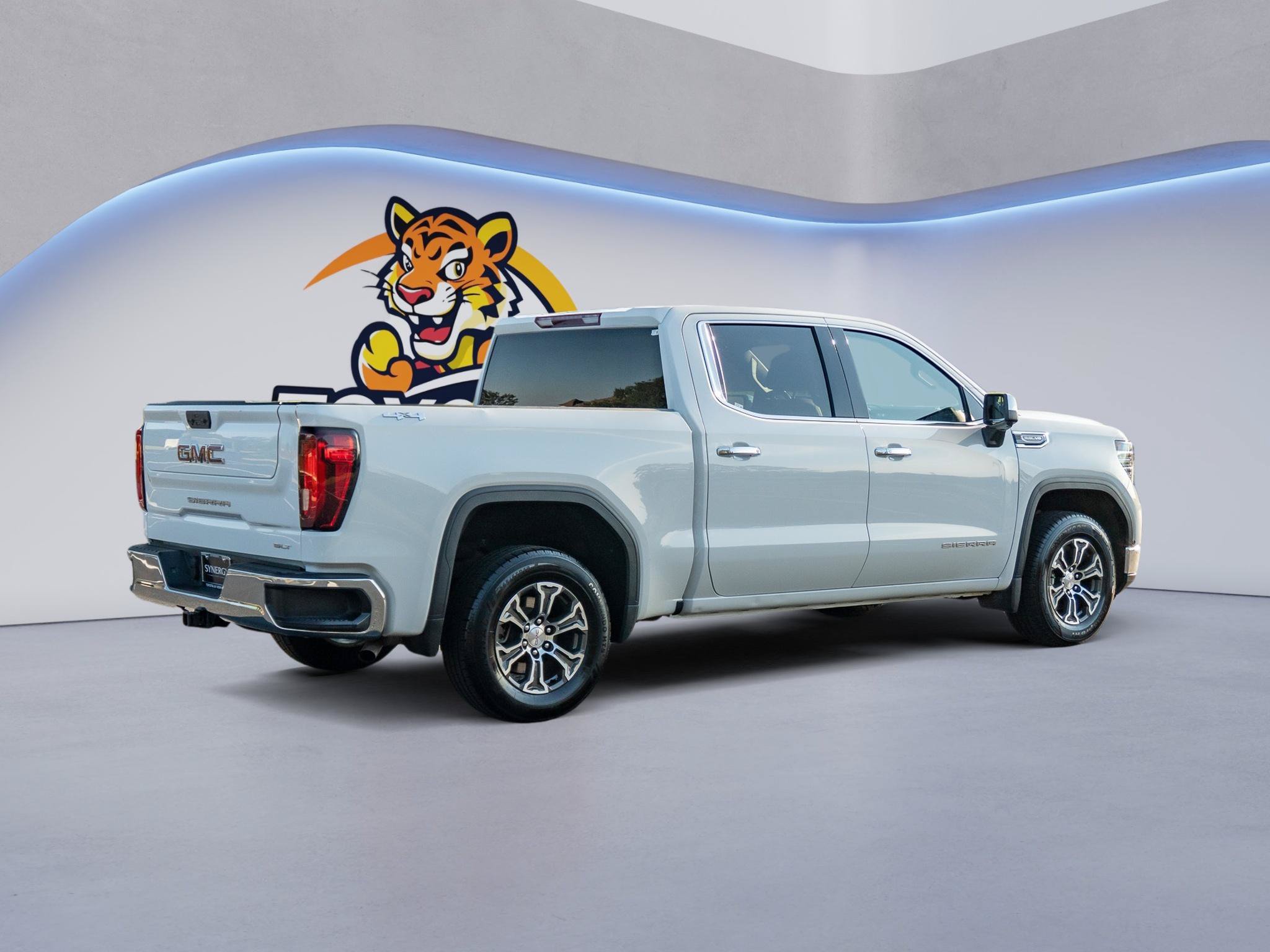 Used 2025 GMC Sierra 1500 SLT AWD/4WD image 6