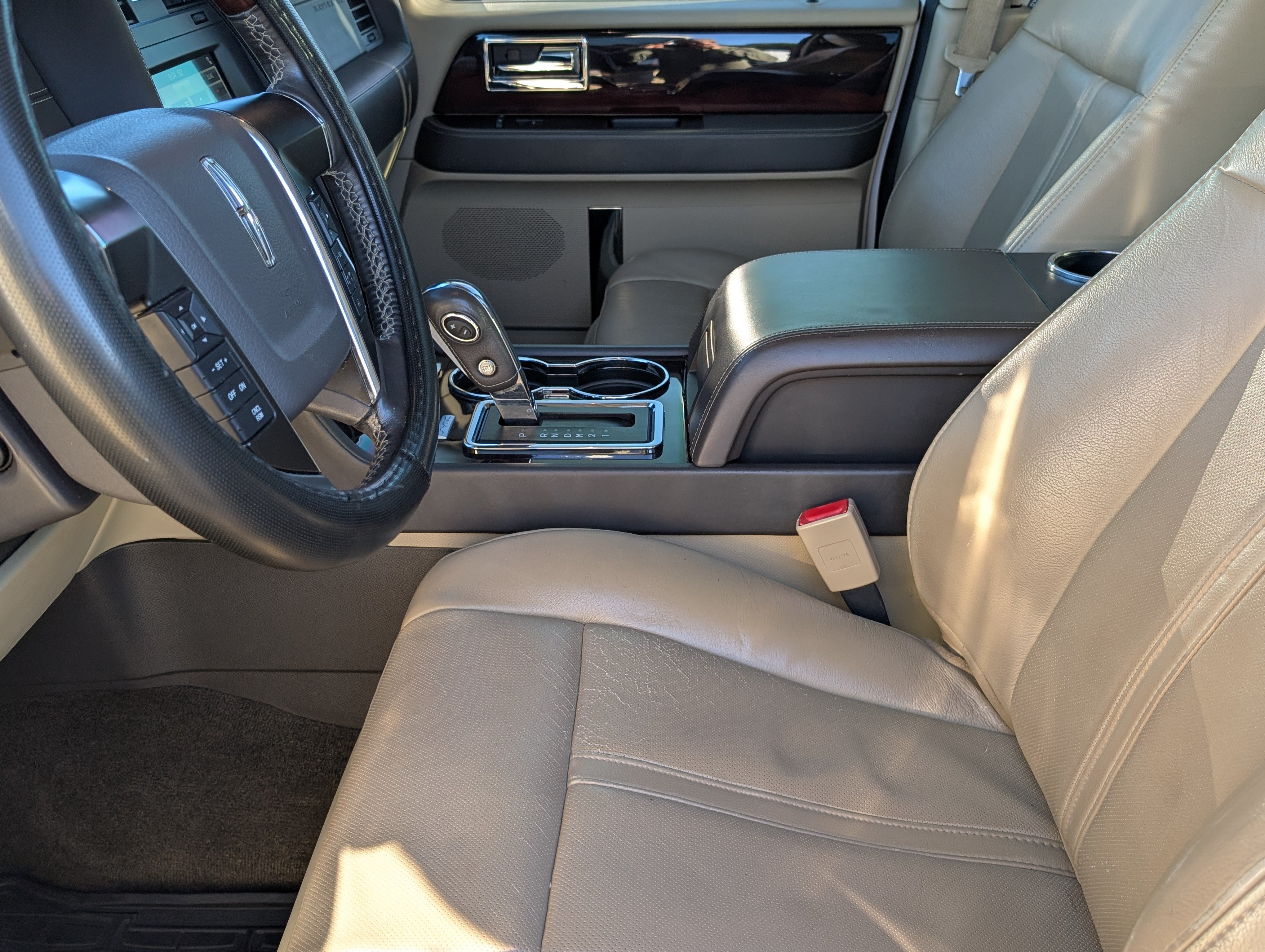Used 2017 Lincoln Navigator Reserve AWD/4WD image 10