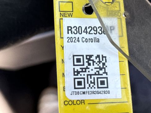 Used 2024 Toyota Corolla LE image 35