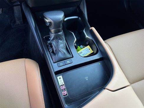 Used 2023 Lexus ES 300h w/ Premium Package image 18