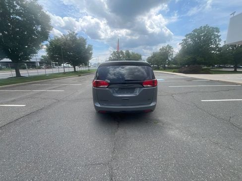 Used 2020 Chrysler Pacifica Touring-L w/ Advanced Safetytec Group AWD/4WD image 4