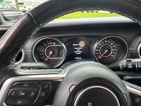 Used 2022 Jeep Wrangler Unlimited Sahara w/ LED Lighting Group AWD/4WD image 6